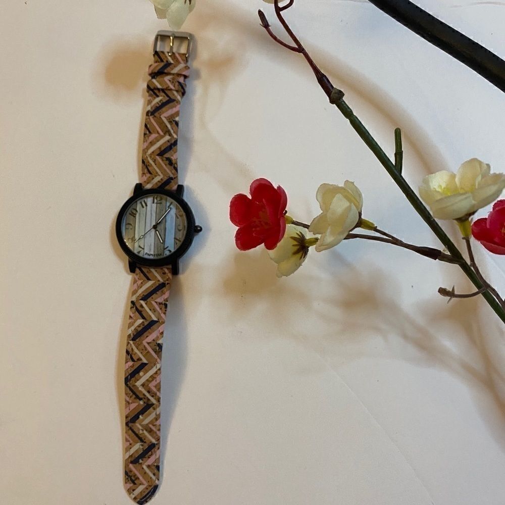 🎁Paphitak ladies fashion watch Retro charming Available in different colors 💥 - Picture 5 of 11